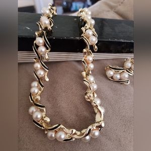 Pearl Necklace and CLIP ON earrings
